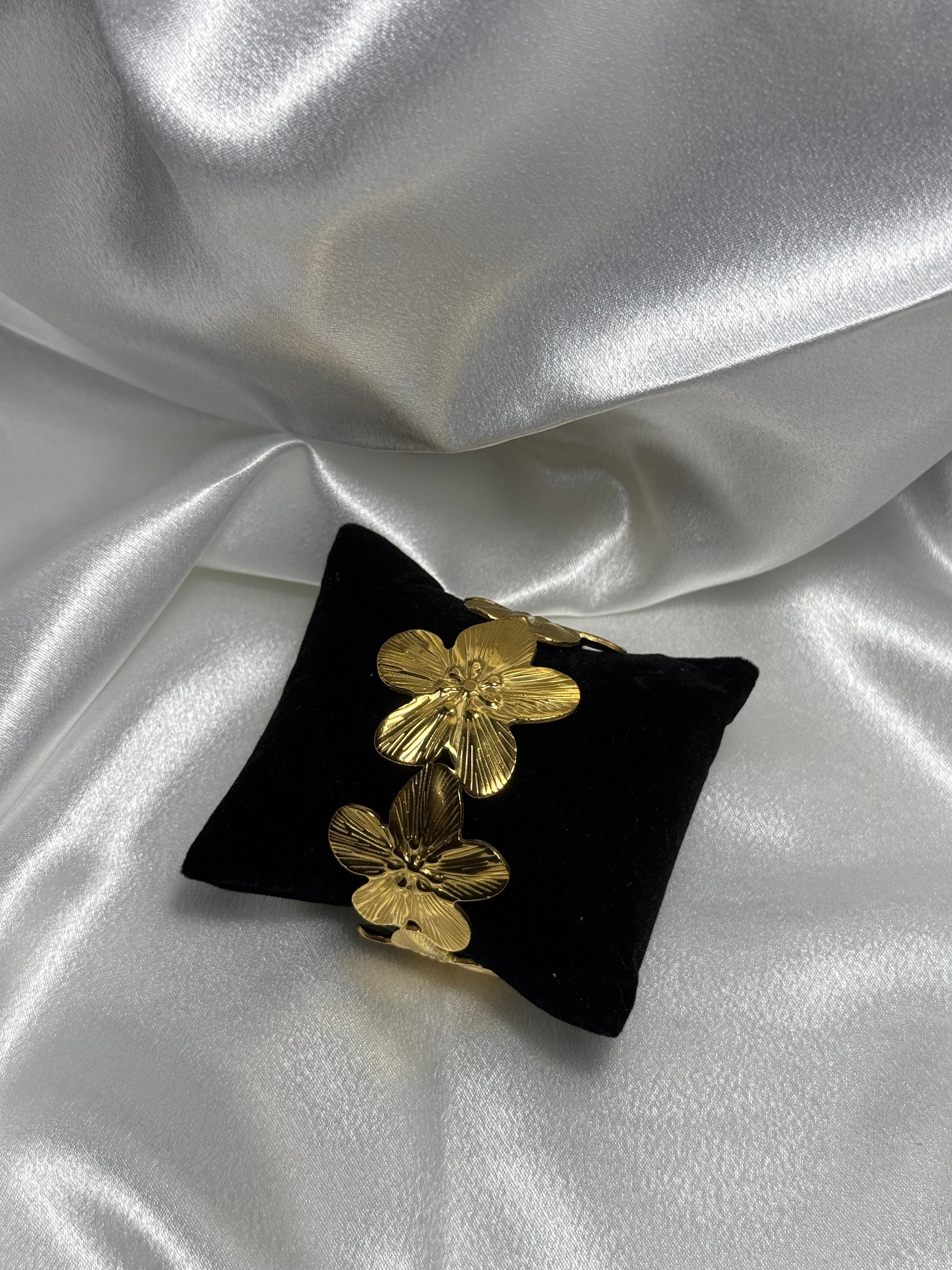 Bracelet manchette fleurs